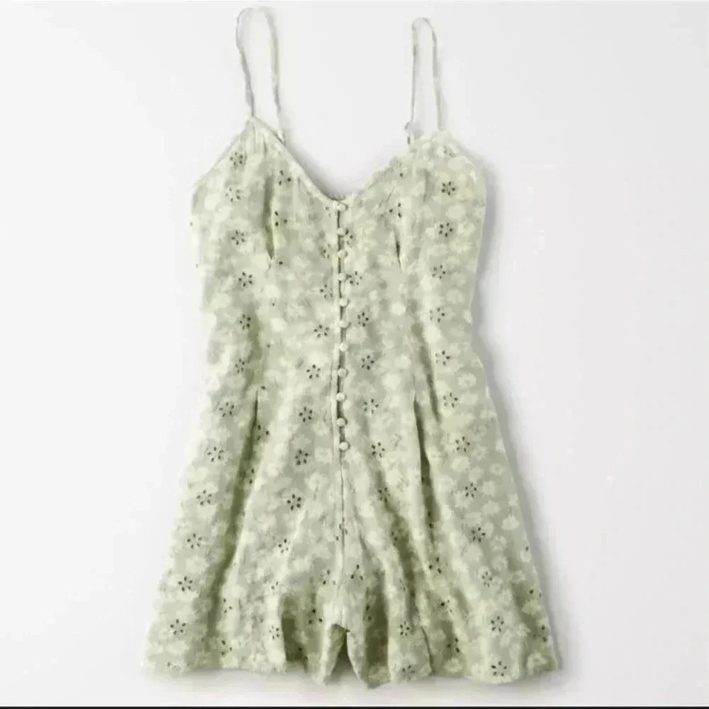 American Eagle Outfitters Floral Romper With Pockets! Size Small